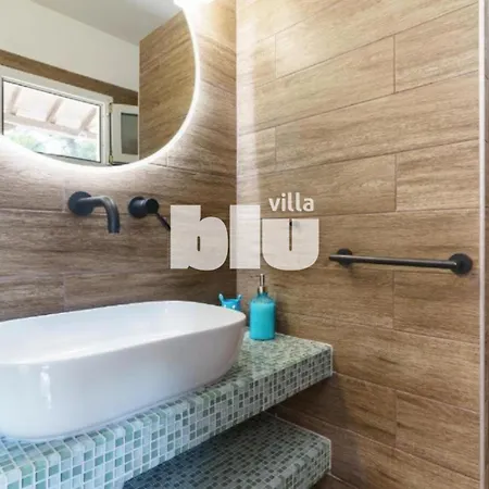 Blu: Beachfront With Amazing View Vourvourou