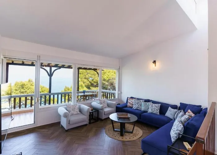Blu: Beachfront With Amazing View Villa *